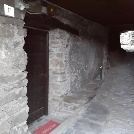 Tana Della Volpe 2 *